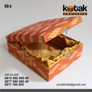 kotak beludru batik premium